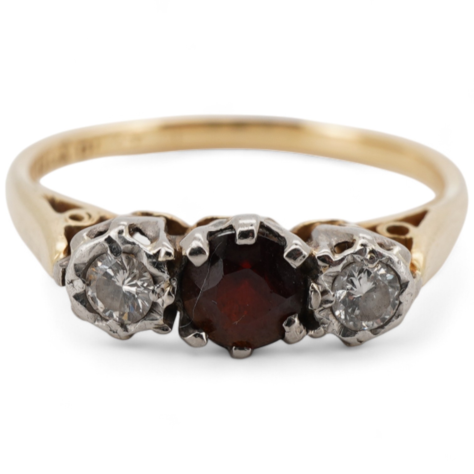 An early 20th century 18ct and plat. single stone garnet and two stone illusion set diamond ring, size J.